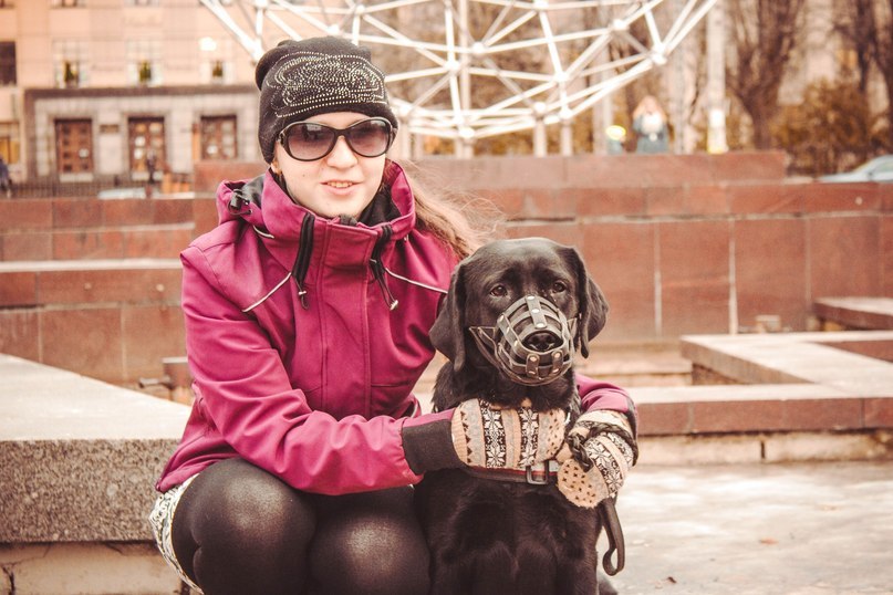 Анастасия Жих с собакой-поводырем